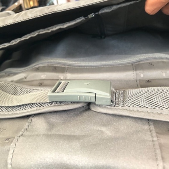 grey/brown TUMI "Alpha" 2-wheeled garment bag - Picture 9 of 12